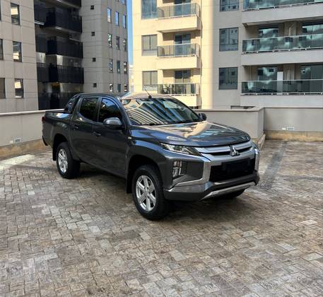 MITSUBISHI L200 TRITON 2.4 16V TURBO DIESEL SPORT GLS CD 4P 4X4 AUTOMÁTICO